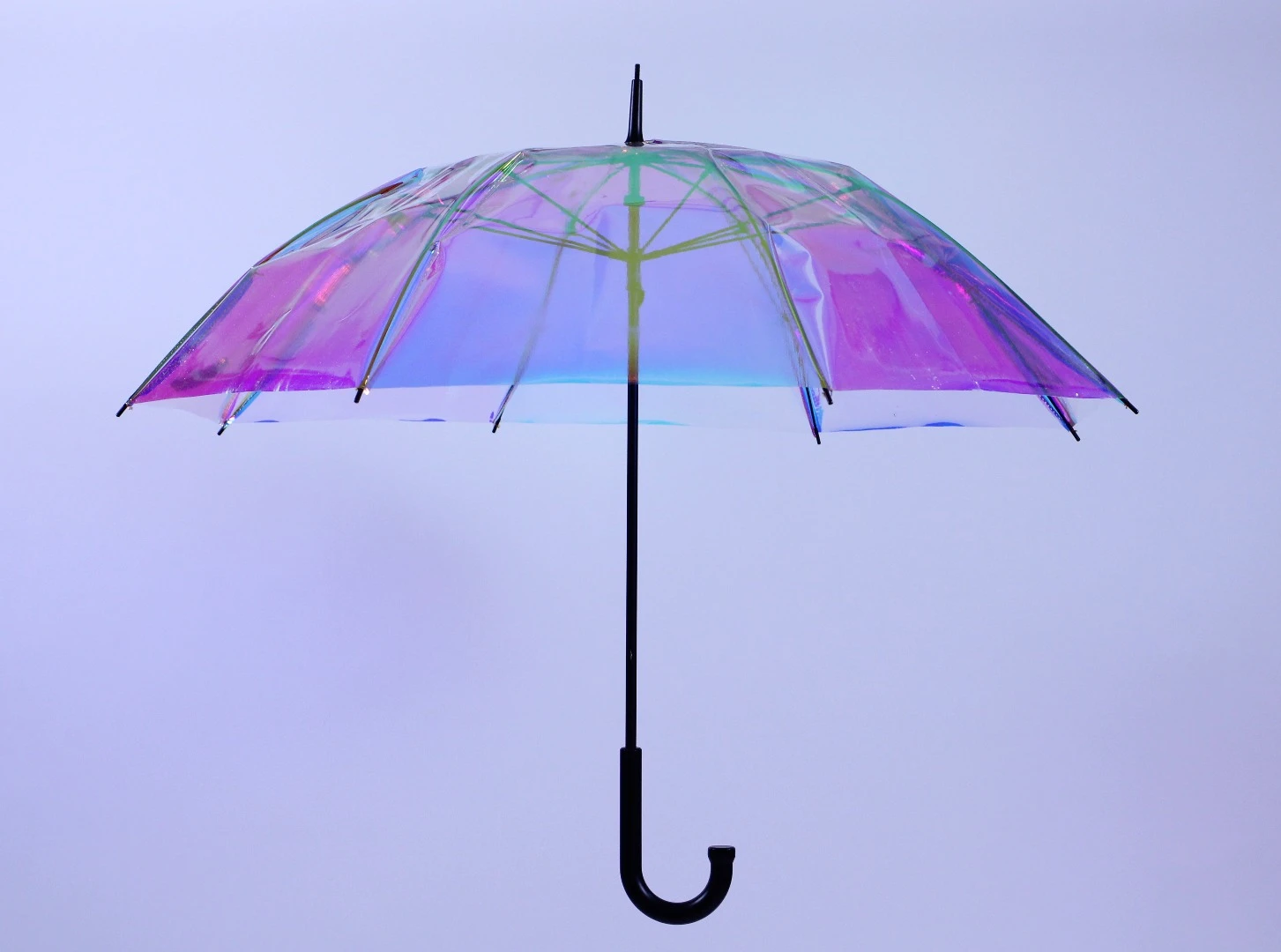 The oombrella has a Kevlar frame to keep it from collapsing in high wind
