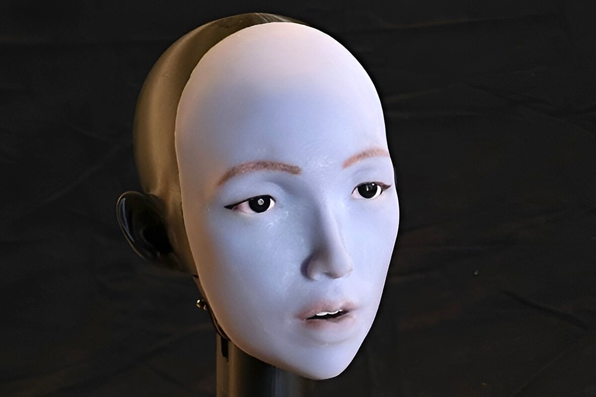 Lip-syncing robot watches your face to speak like you