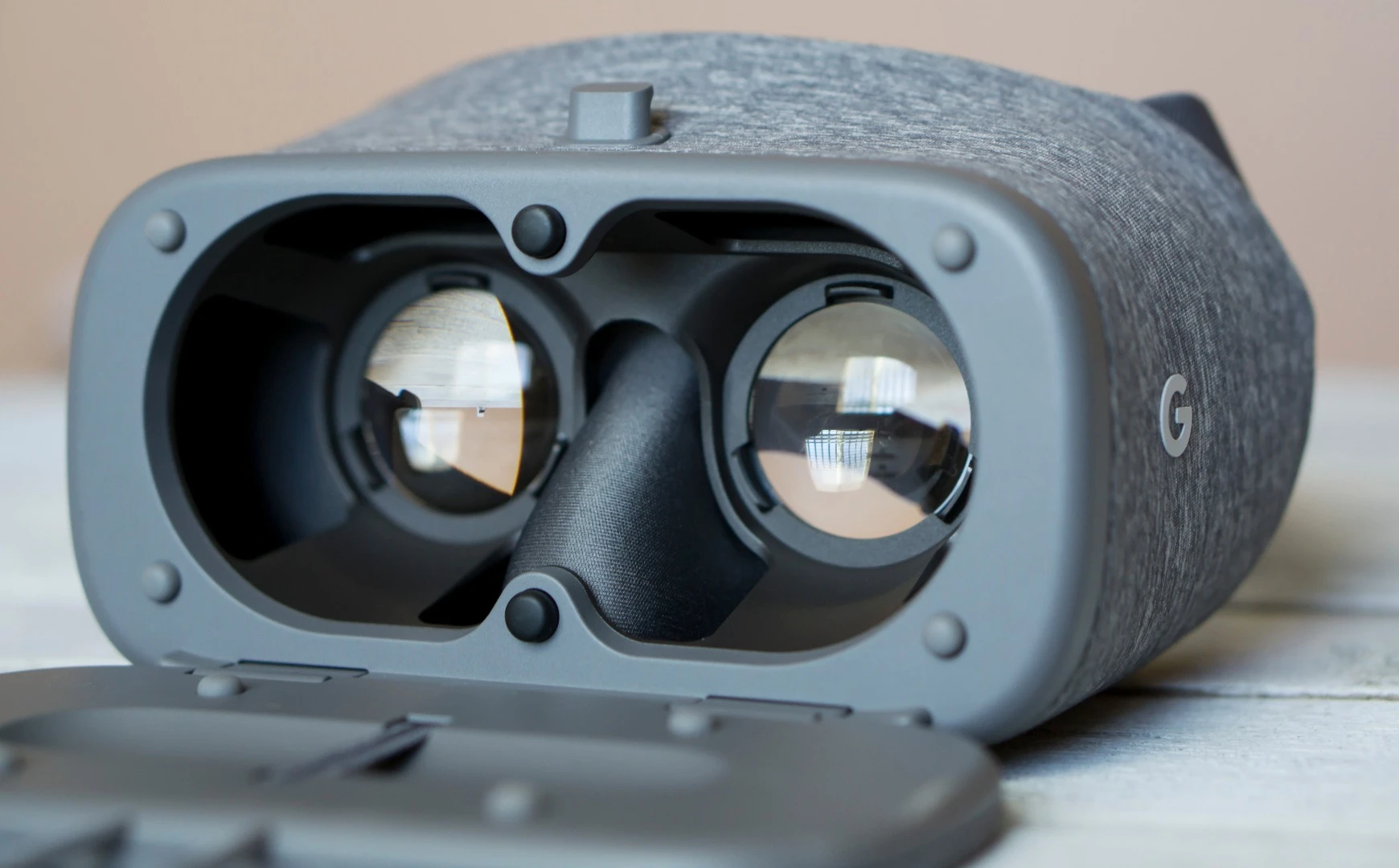 Daydream View costs $79