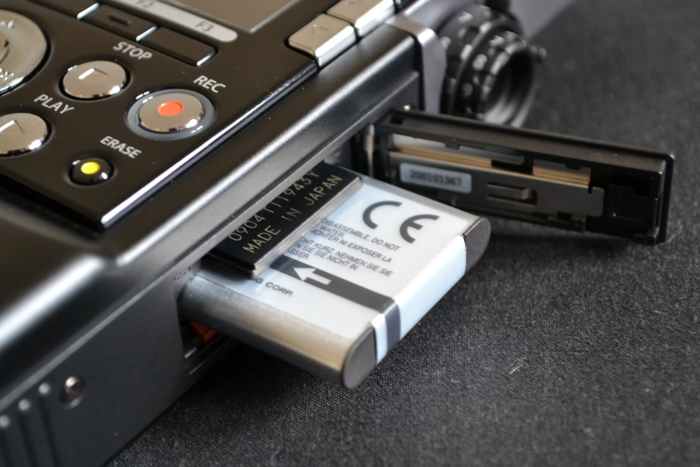 The LS-100 has 4 GB of internal memory which can be expanded via the SD card slot