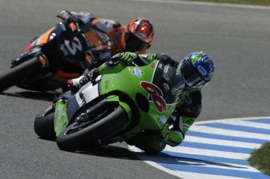 Alex Hoffman holds off Max Biaggi - not for long though