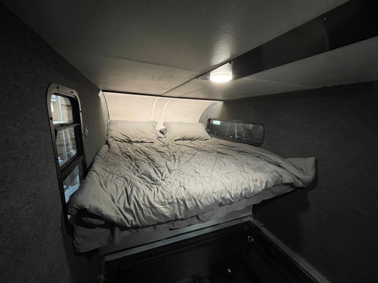 4- and 6-in double mattresses are available optionally