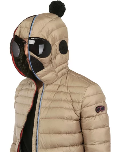 The jacket from AI Riders On The Storm unzipping