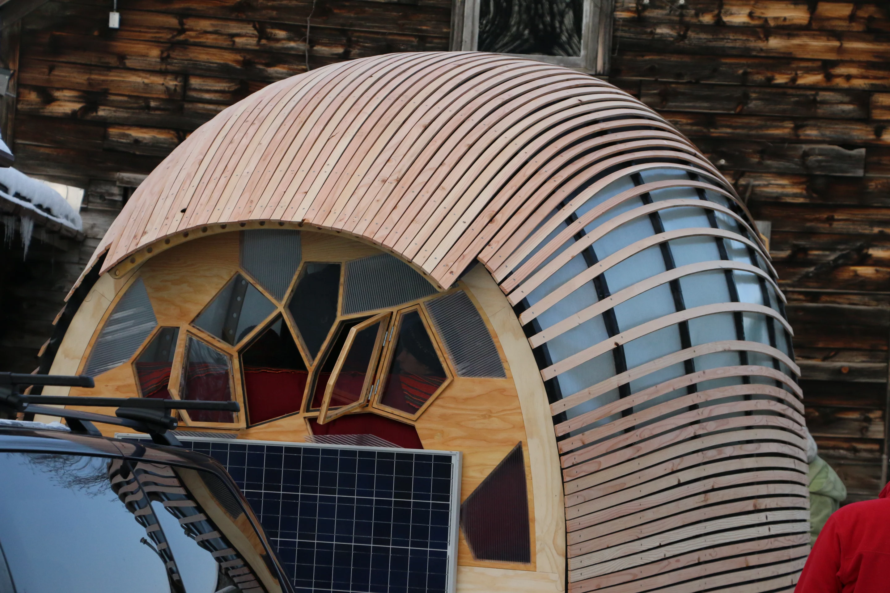 A 120 W solar panel is affixed to the front of the dwelling and provides all electricity needs