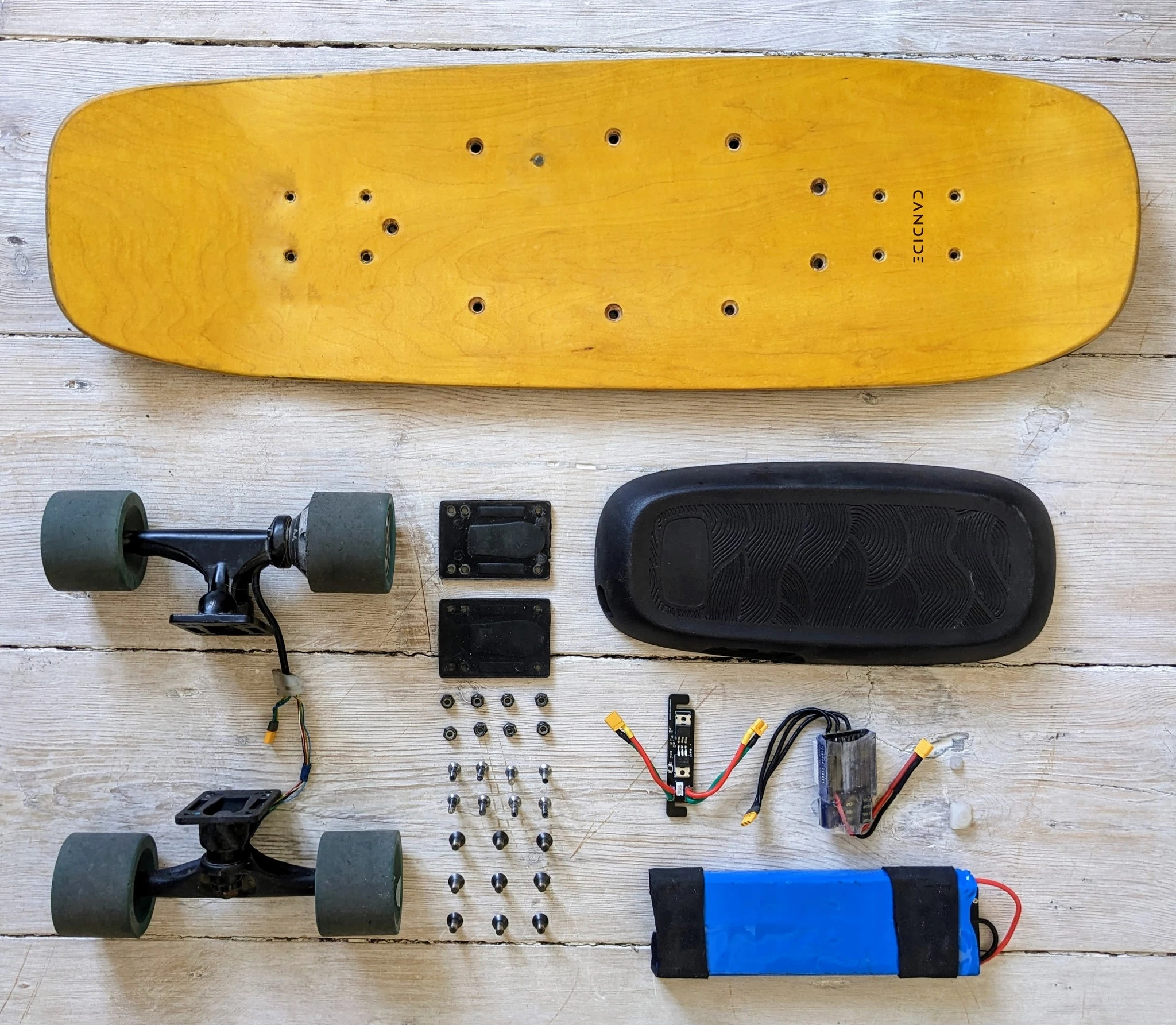 The various components of the Liquid Skateboard