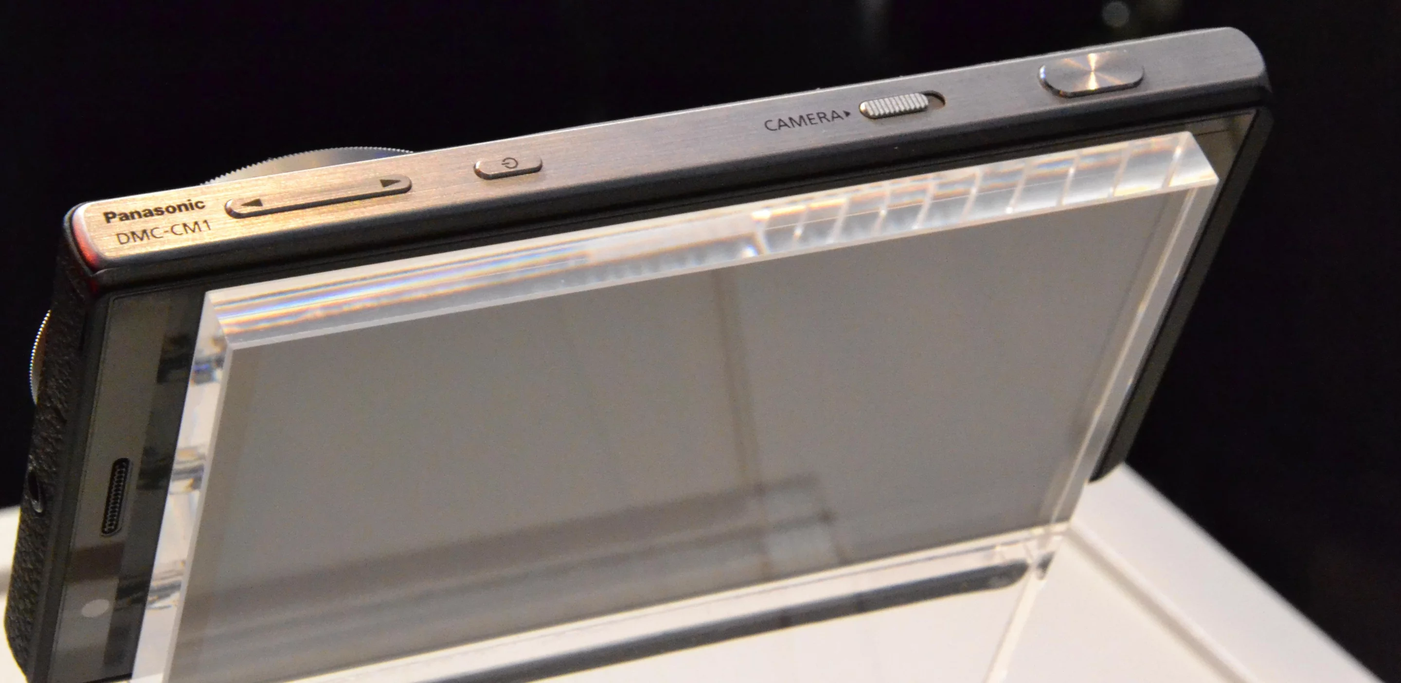 The Panasonic Lumix DMC-CM1 has a large Full HD 1,920 x 1080 pixel 4.7-inch touchscreen