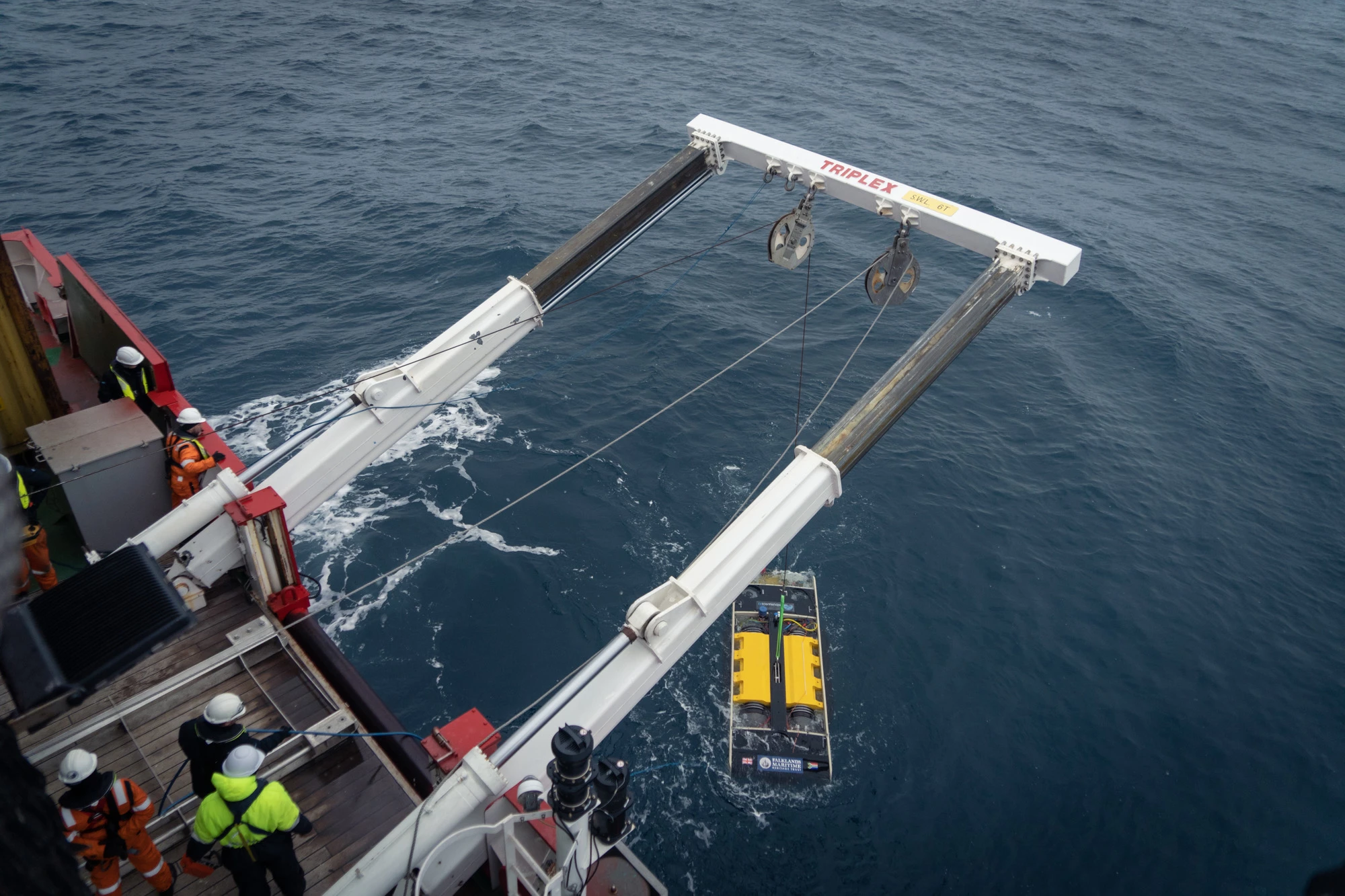 Lowering the Autonomous Underwater Vehicle
