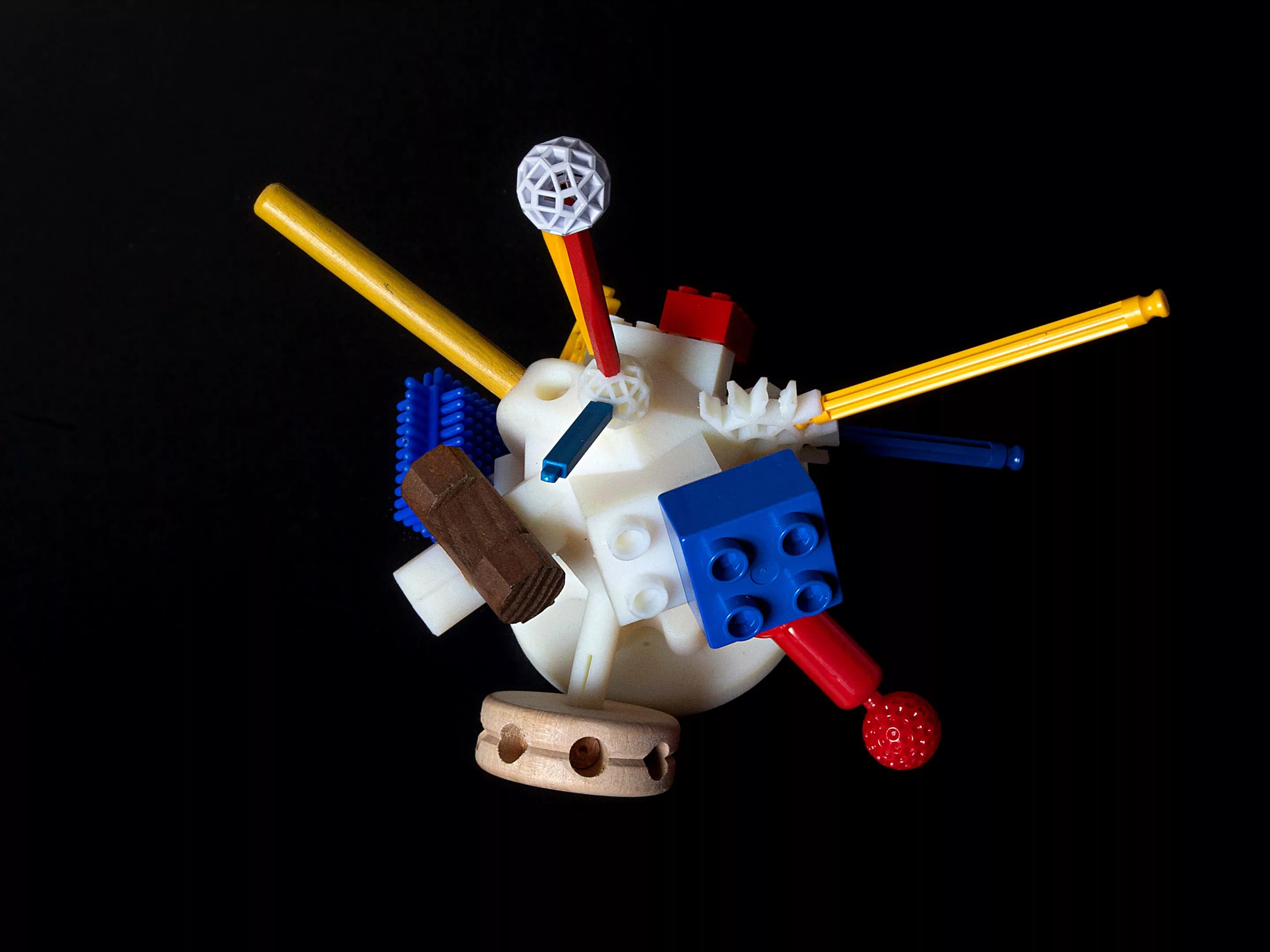 The Kit also includes a larger Universal Adapter Brick that can connect all ten sets at once