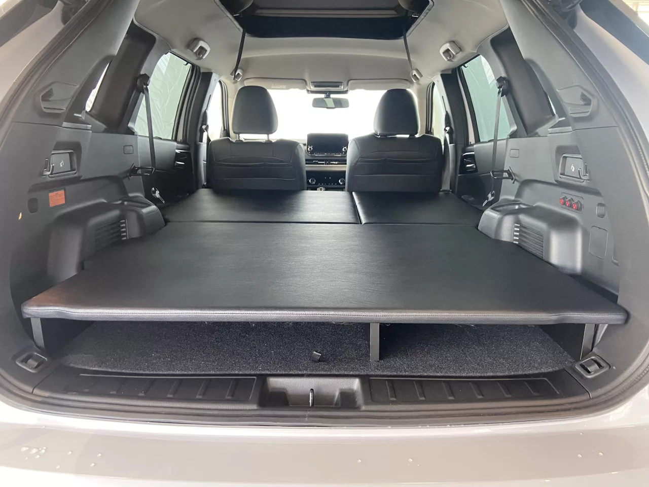 Mitsubishi Outlander PHEV E:Pop folding double bed