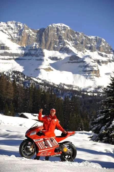 Stoner and the bike he will defend his title with