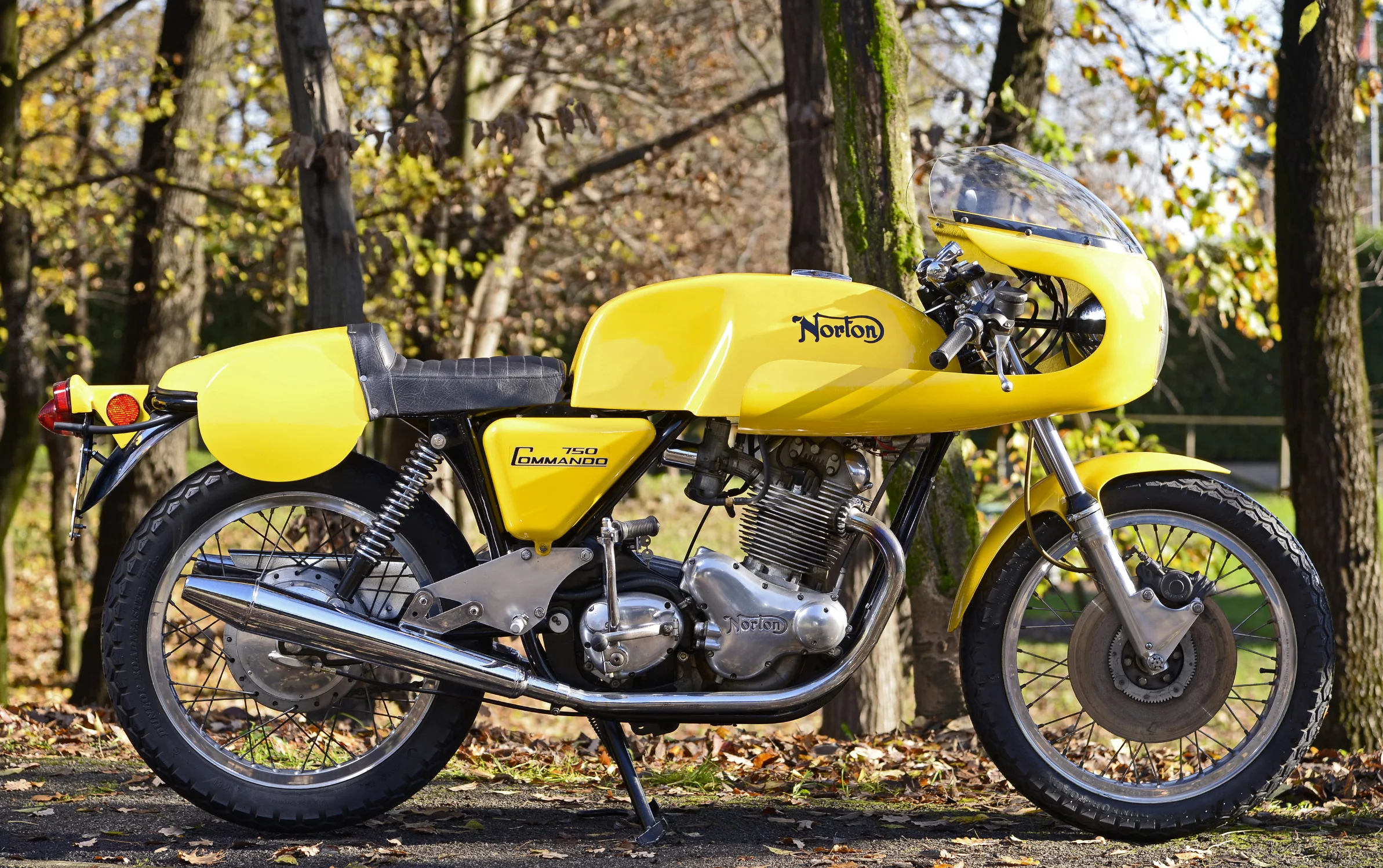 This Norton Commando Production Racer was the second most valuable of the five superbikes, selling for EUR€13,800 (US$ 15,796)