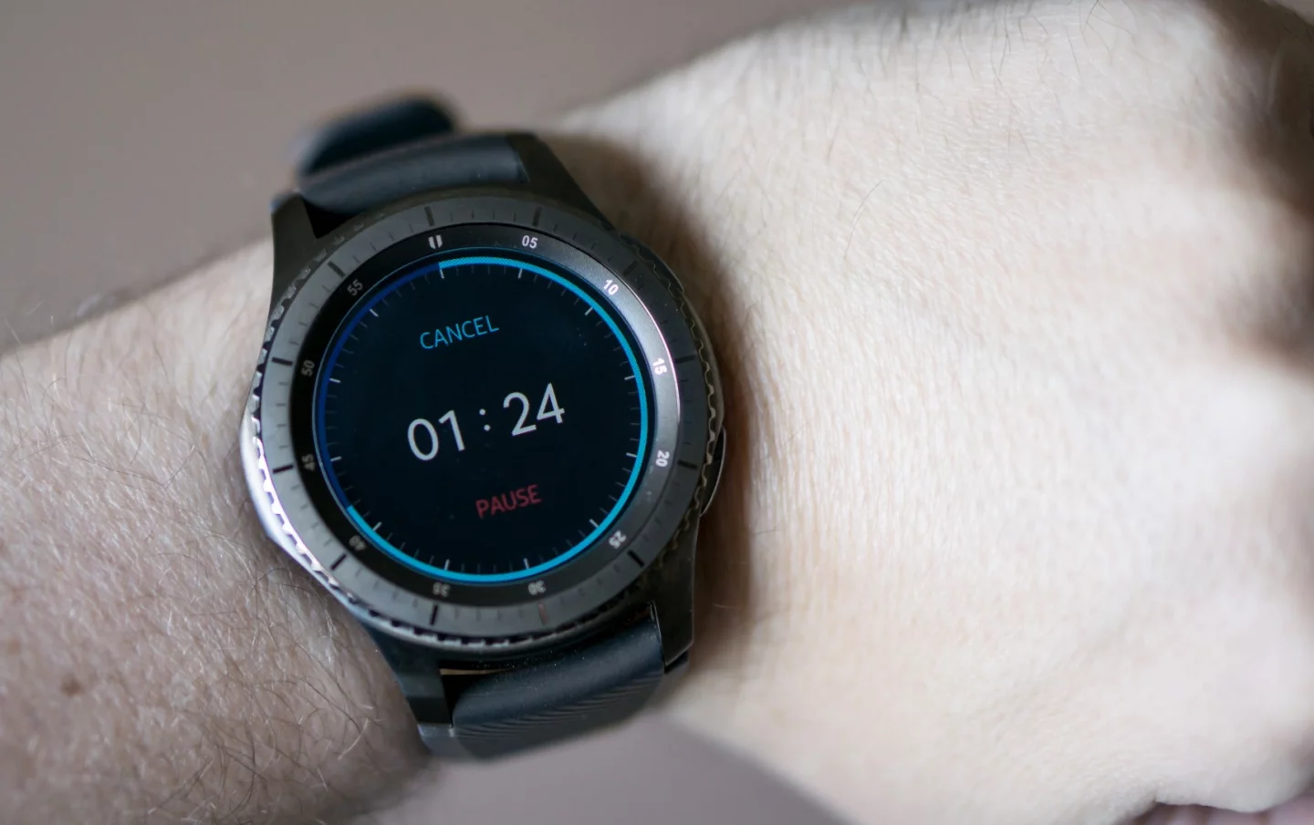 Continuing a concerning trend, timers are currently broken on the Gear S3: They won't notify you when completed