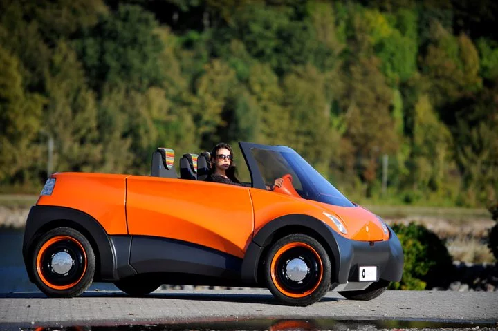 The air-cooled, high temperature polymer electrolyte membrane (HTPEM) power system with integrated reformer (to allow it to run on bio-methanol) has been developed by Serenergy and will be first implemented in the shortly-to-be-available QBEAK electric vehicle from ECOmove