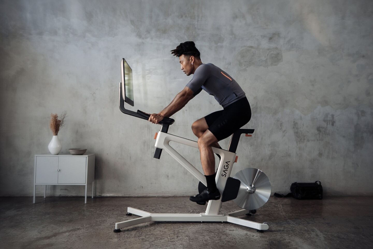 HoloBike accommodates a height range of 4'11" (150 cm) up to 6'4" (193 cm)