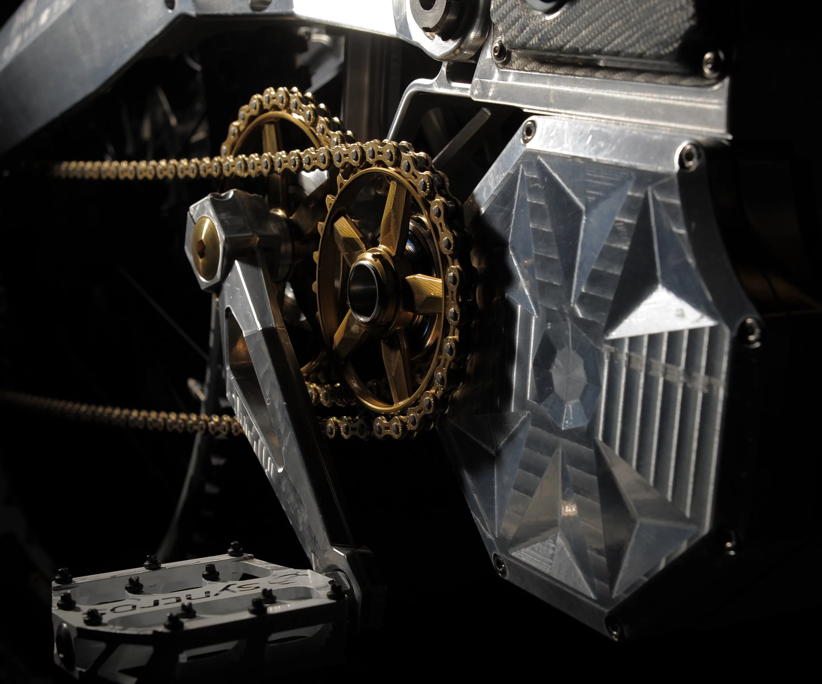 Custom made M55 aluminum cranks, a Gebhart-M55 aluminum chainrings and KMC D101 and KCNC chain