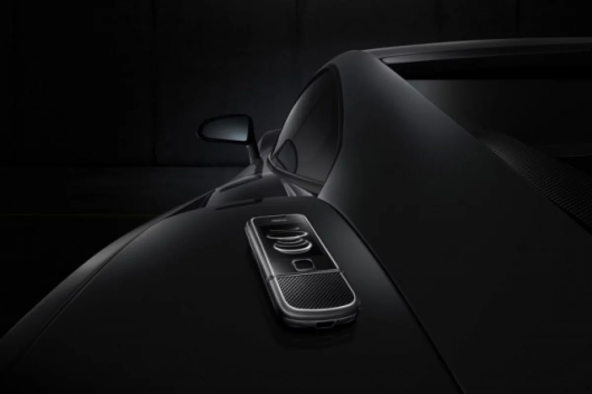 The Nokia 8800 Carbon Arte