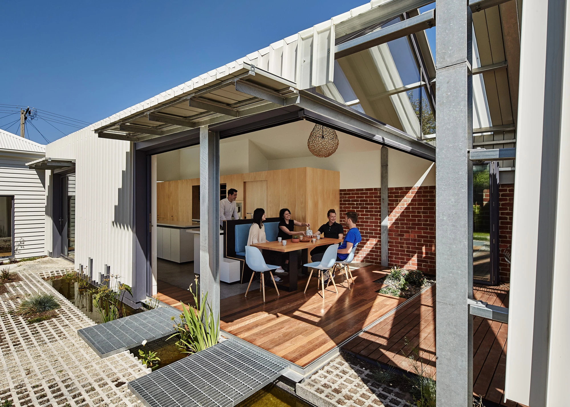 Andrew Maynard Architects was tasked with creating a "ridiculously inside-out" house (Photo: Peter Bennetts)