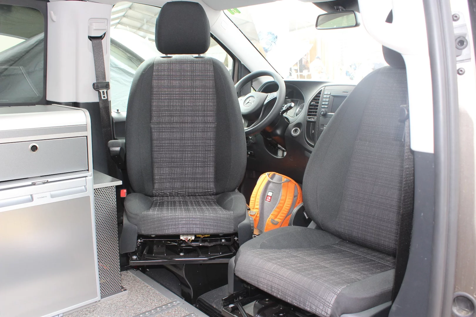 Swivel seats in the Behl-Mobil Mercedes v-Artista
