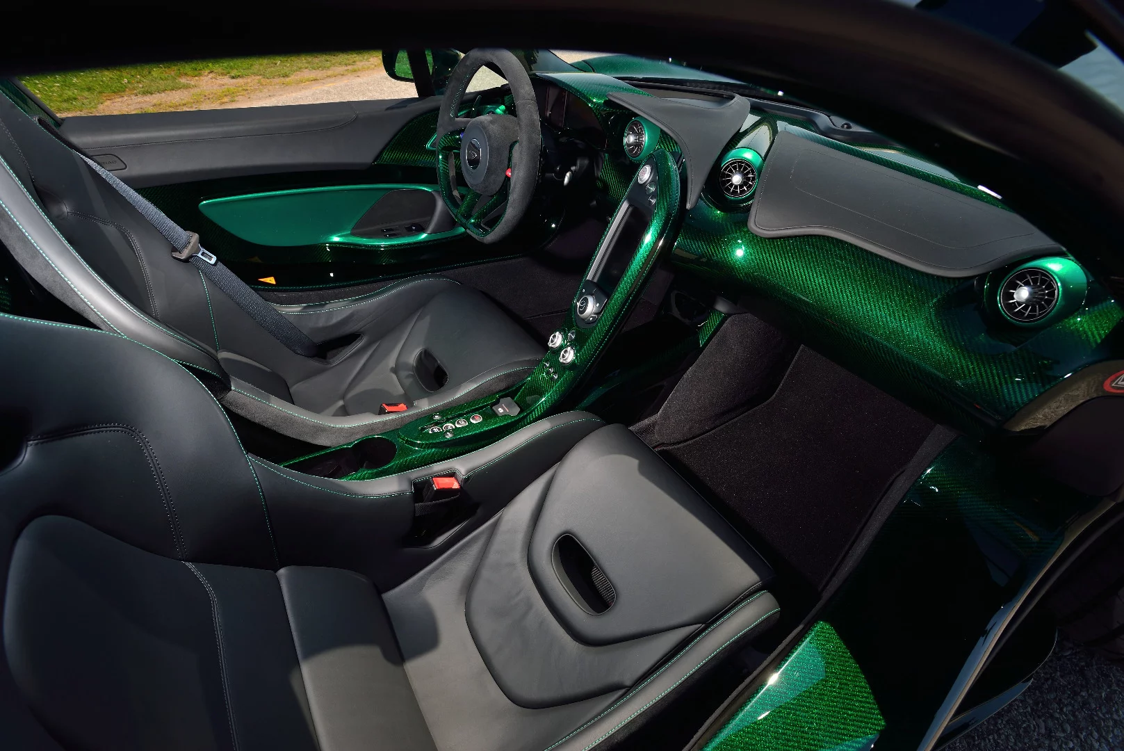 McLaren's tub has been painted green too