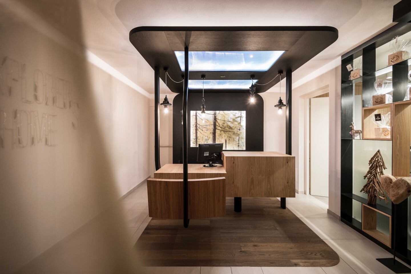 The Tofana's gondola-like reception area