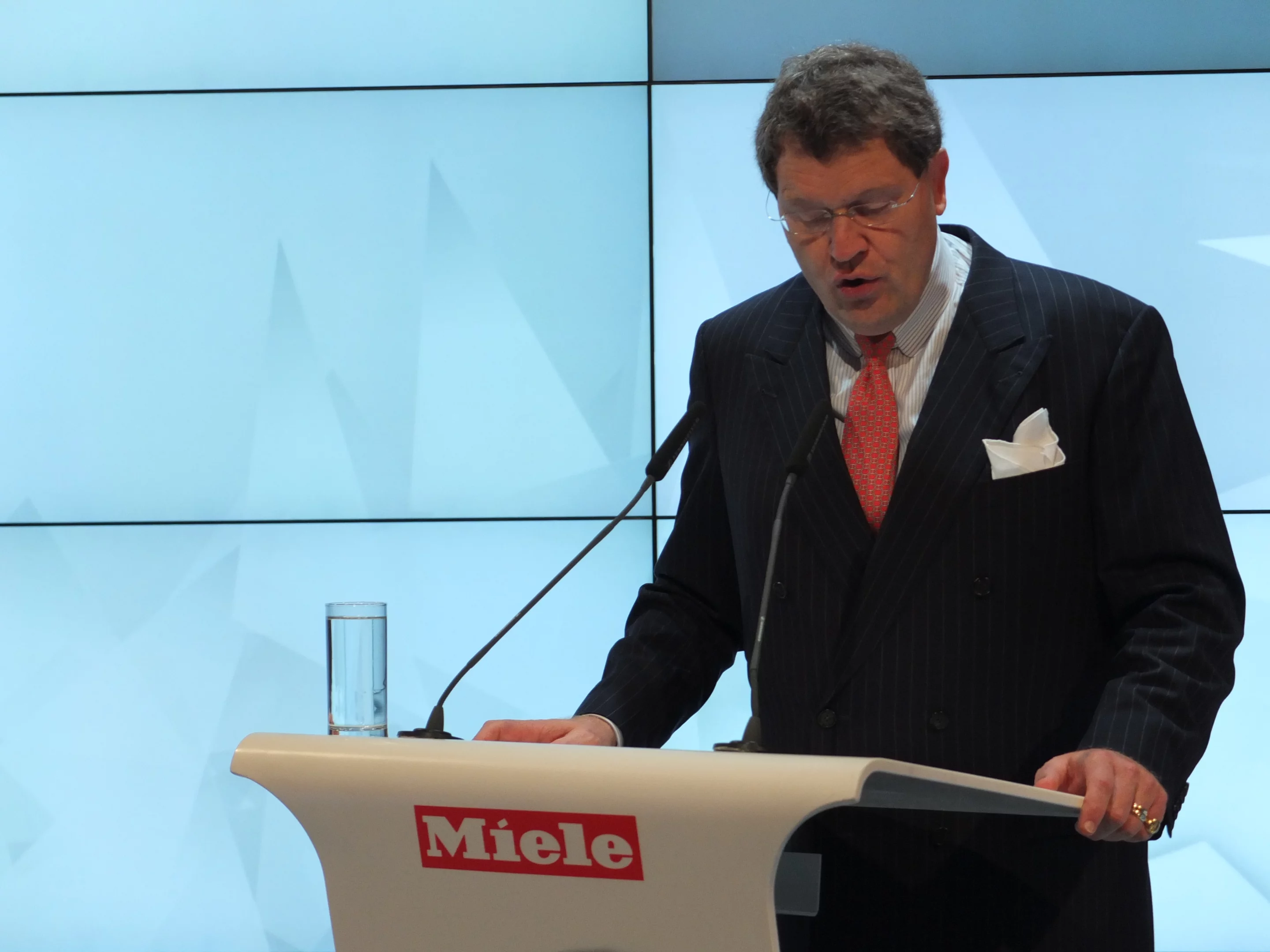 Miele introduces the Knock2open dishwasher door opening technology at IFA 2013