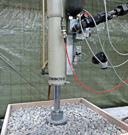 Stress testing of the string and gravel combination in a test box