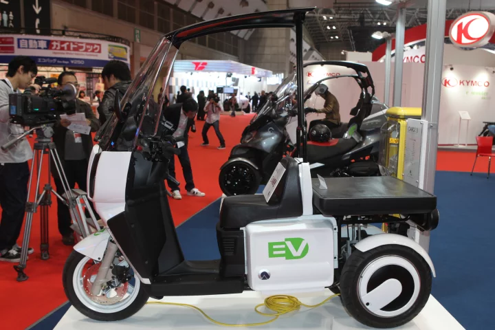The all-electric CARGO3 from Adiva