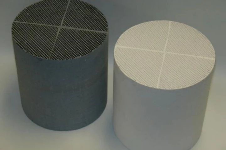 Cross-linked microstructure filters
