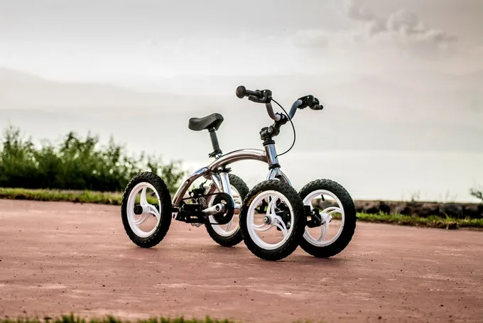 The tilting quad-bike
