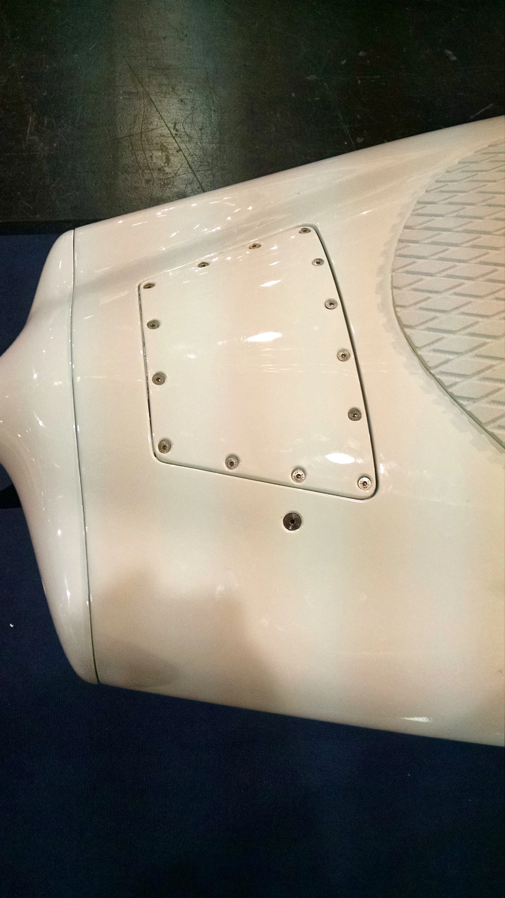 This access panel lets you see if water is seeping in through a faulty jet drive seal (Photo: C.C. Weiss/Gizmag)