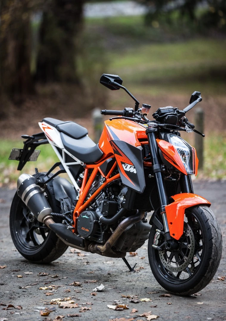 KTM 1290 Super Duke R: mirrors don't see wide enough