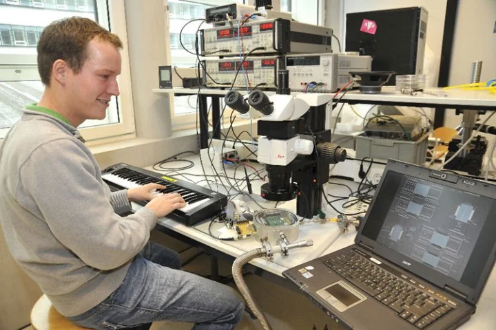 Johan Engelen with the full Micronium setup