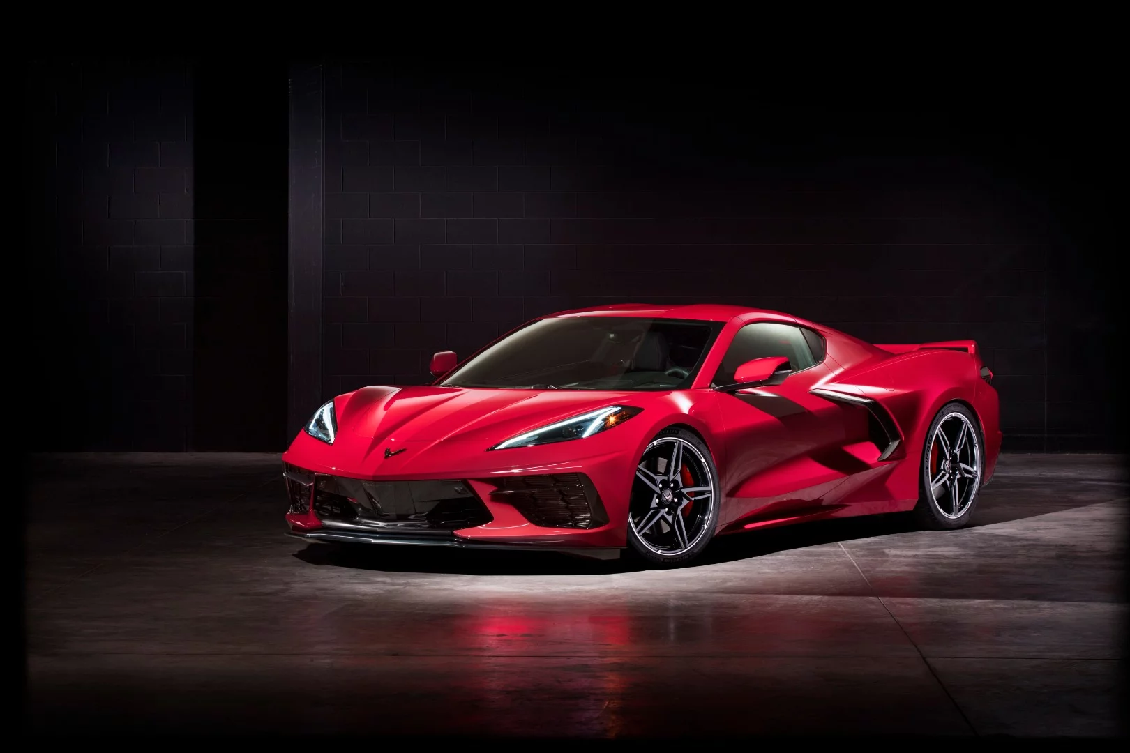 The new Corvette is a mid-engine design, putting the big growling powerhouse behind the driver instead of in front of, but retains its rear-wheel drive focus as an American sports coupe
