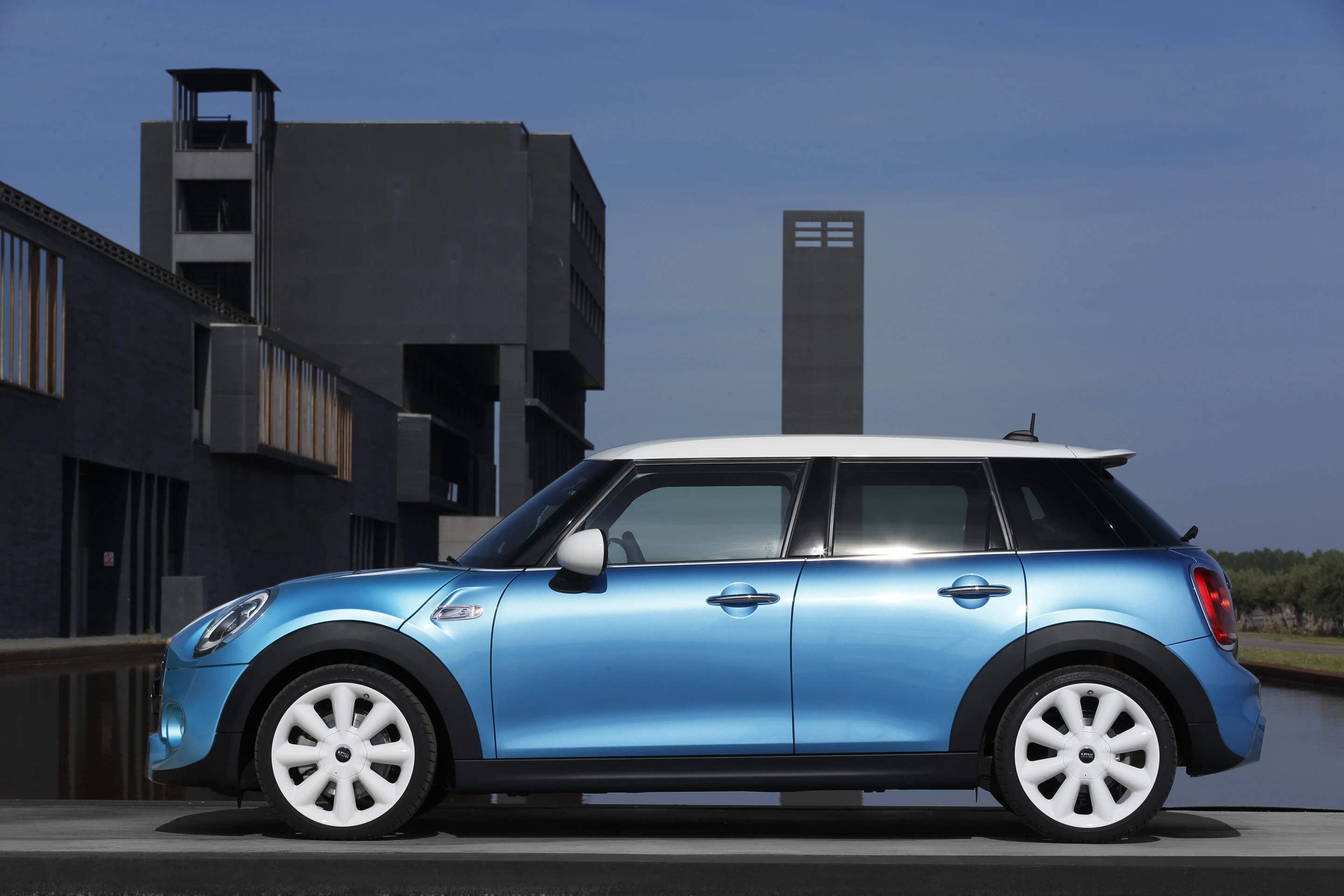 Left-hand side view of the The 5-door Mini Cooper S