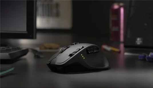The Logitech G700 Wireless Gaming Mouse