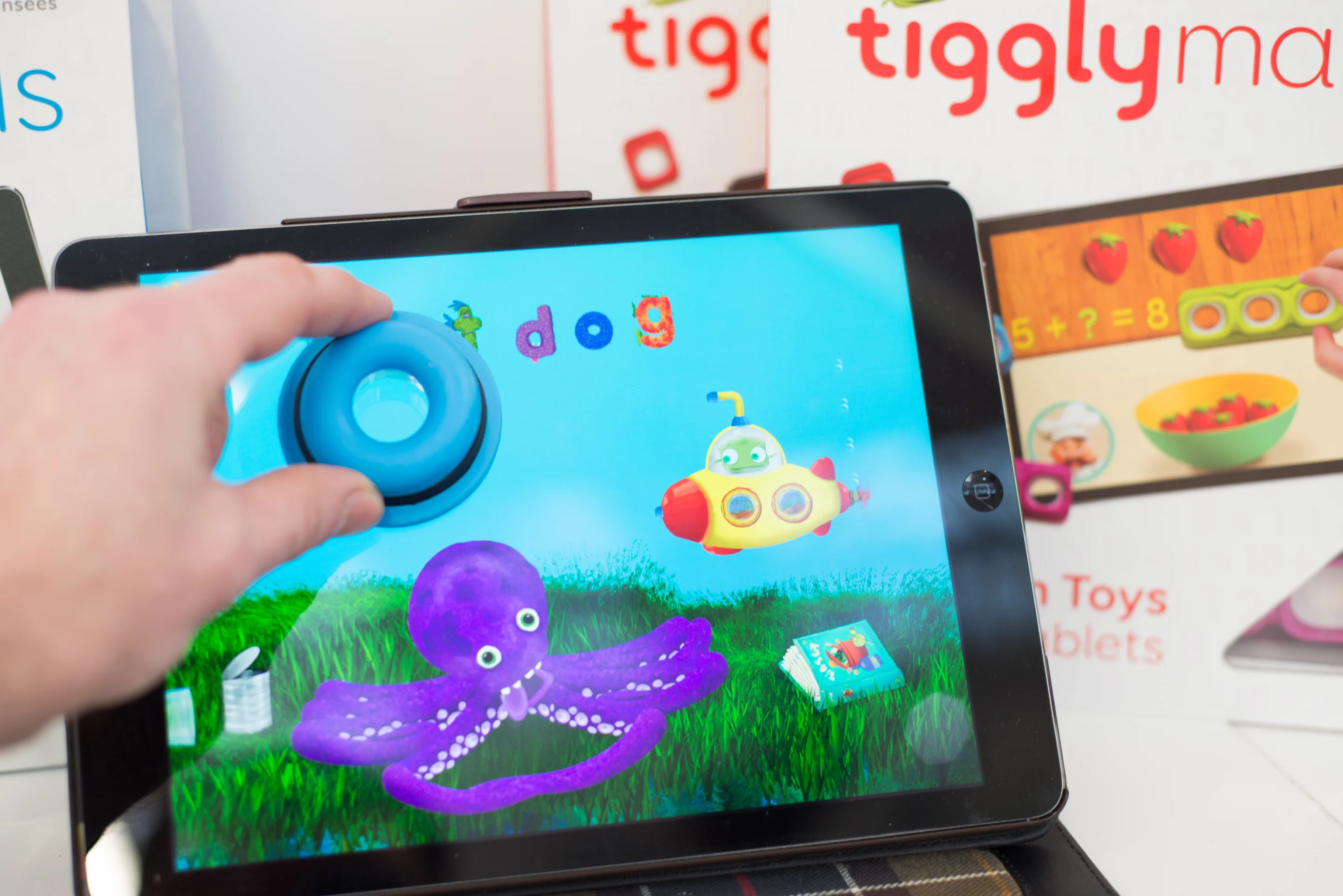 When Tiggly pieces are placed on the iPad screen they are instantly recognized thanks to a pattern of dots on the back