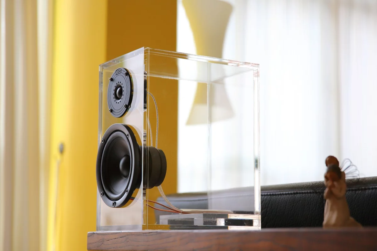 The team behind the ONEclassic asserts that DECT speakers can perform just as good as – if not better than – traditional wired sets