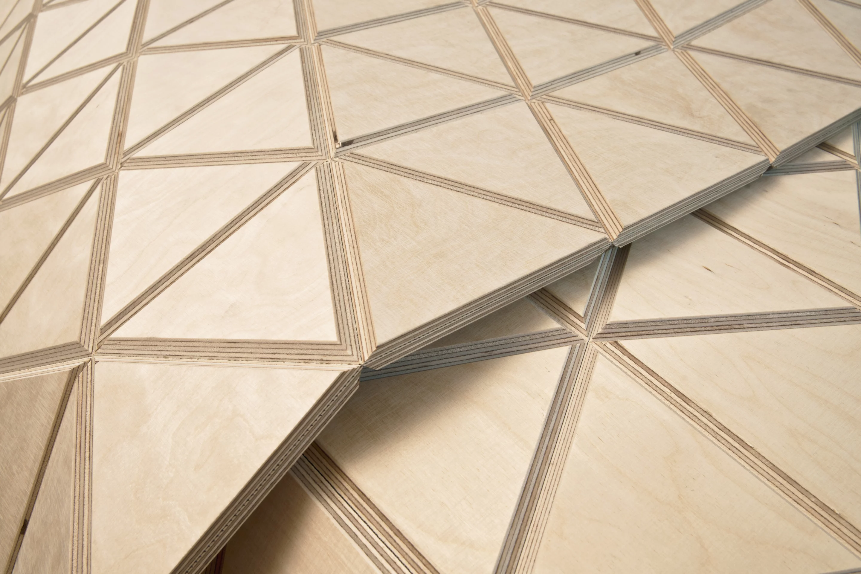 The sheets are cut into small modules by a CNC mill that creates the 3D pattern and breaks up the rigid surface (Image: MammaFotogramma)