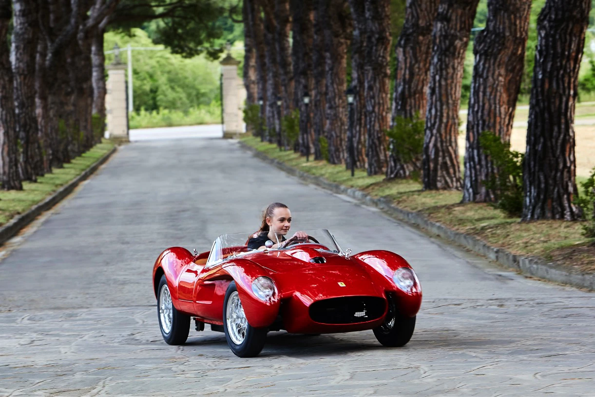 The Ferrari Testa Rossa J has four driving modes, which range from a very docile 1 kW Novice mode, becoming progressively sportier, to a genuinely exhilarating 12 kW race mode.