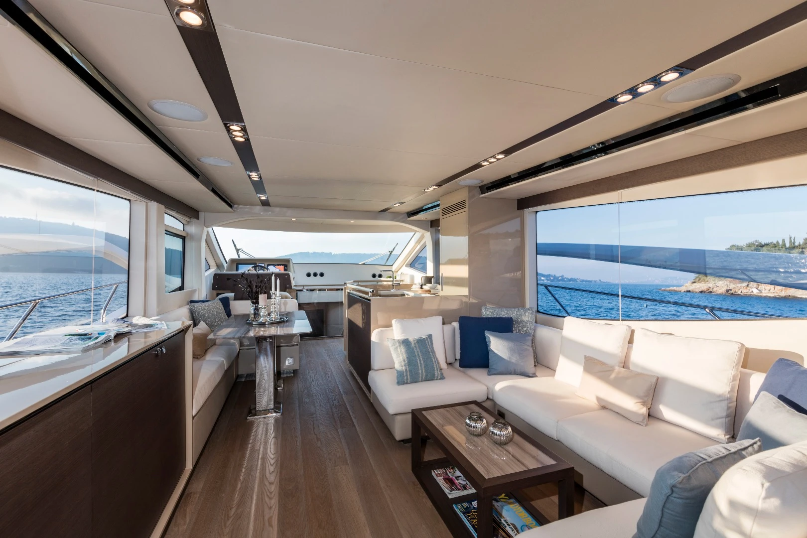 The interior of the 62FLY has been finished in leather, wood, glass and stainless steel