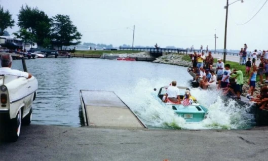 Historical Amphicar image from the International Amphicar Owners Club archive.