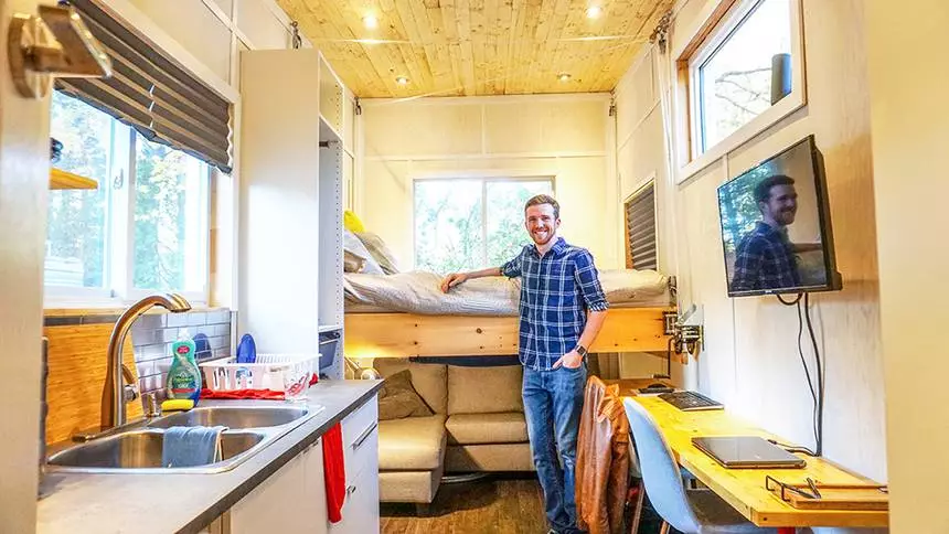 Canadian engineering graduate Tyler Bennett recently completed his very own tiny house on wheels with an impressive budget of just US$15,000