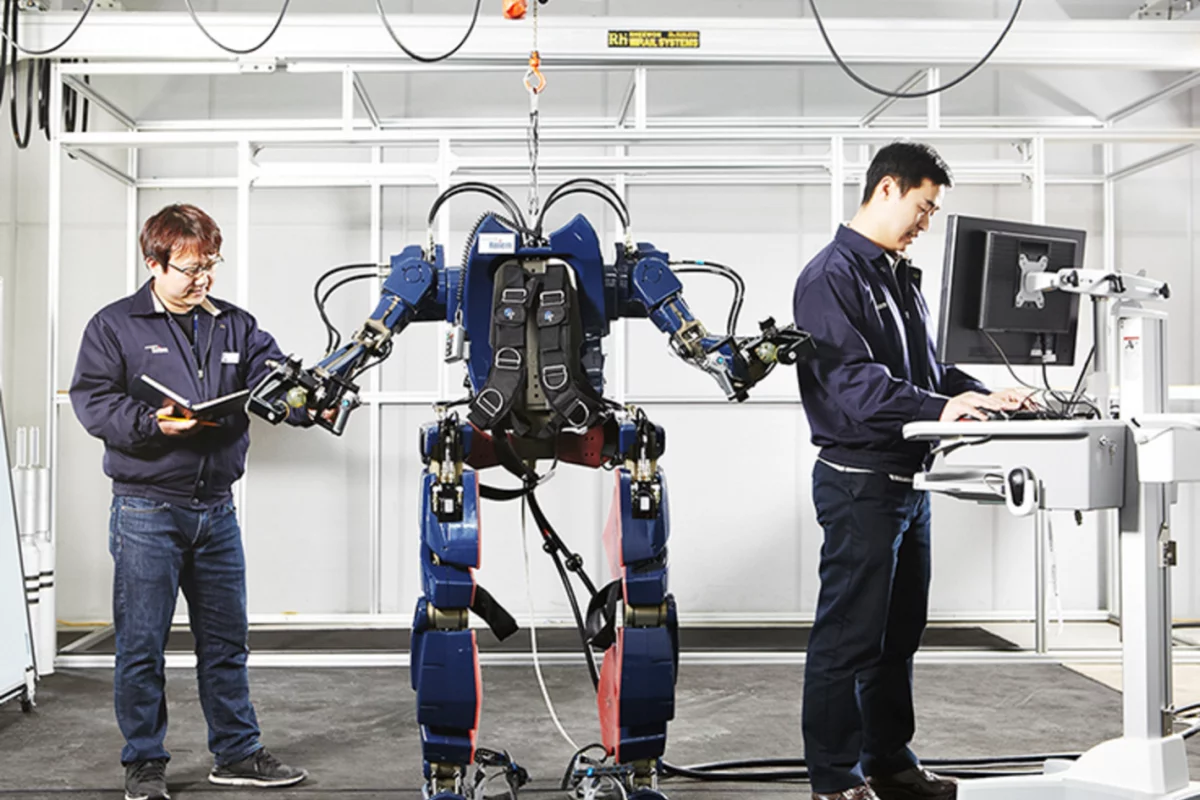 Hyundai's new exoskeleton in testing
