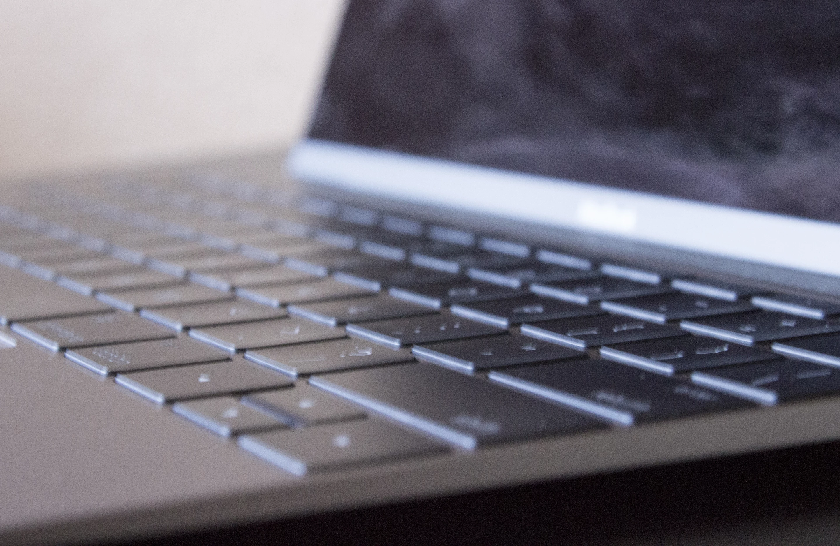 The new MacBook's keys have a shorter travel distance, with less space between each one (Photo: Will Shanklin/Gizmag.com)
