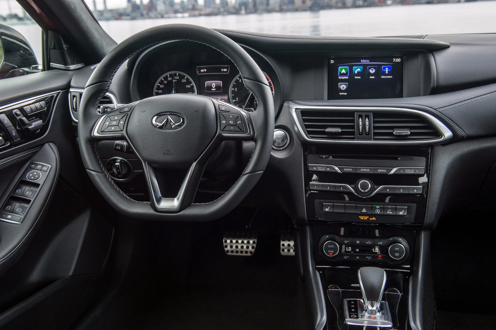 A 7-inch touchscreen and a lot of other goodies are standard equipment in the 2018 Infiniti QX30