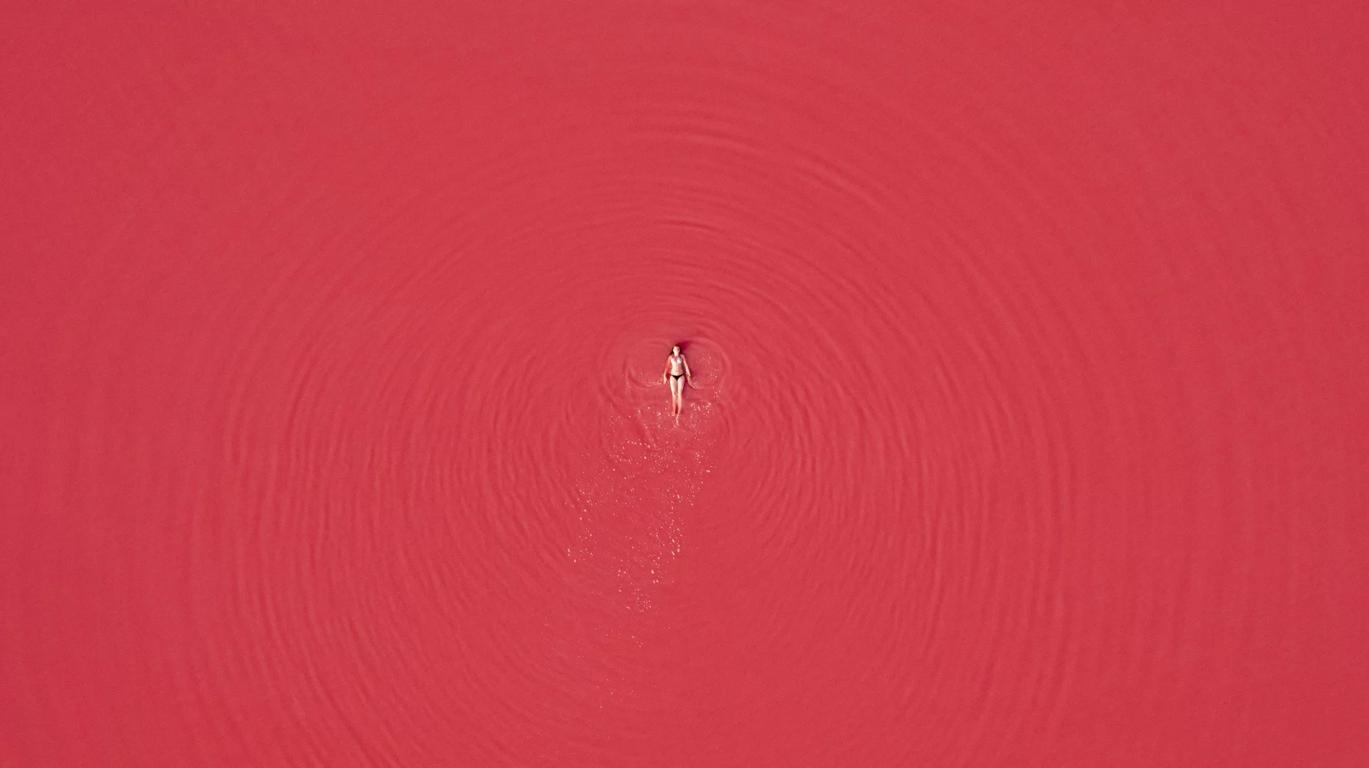 Some of Spain's most amazing natural resorts are the salty pink lakes in Torrevieja. In this beautiful coastal resort you can find two beautiful salt lakes: a blue-green one called La Mata lagoon and the other, of an impressive pink colour, known as Torrevieja lagoon; both connected to the sea by canals