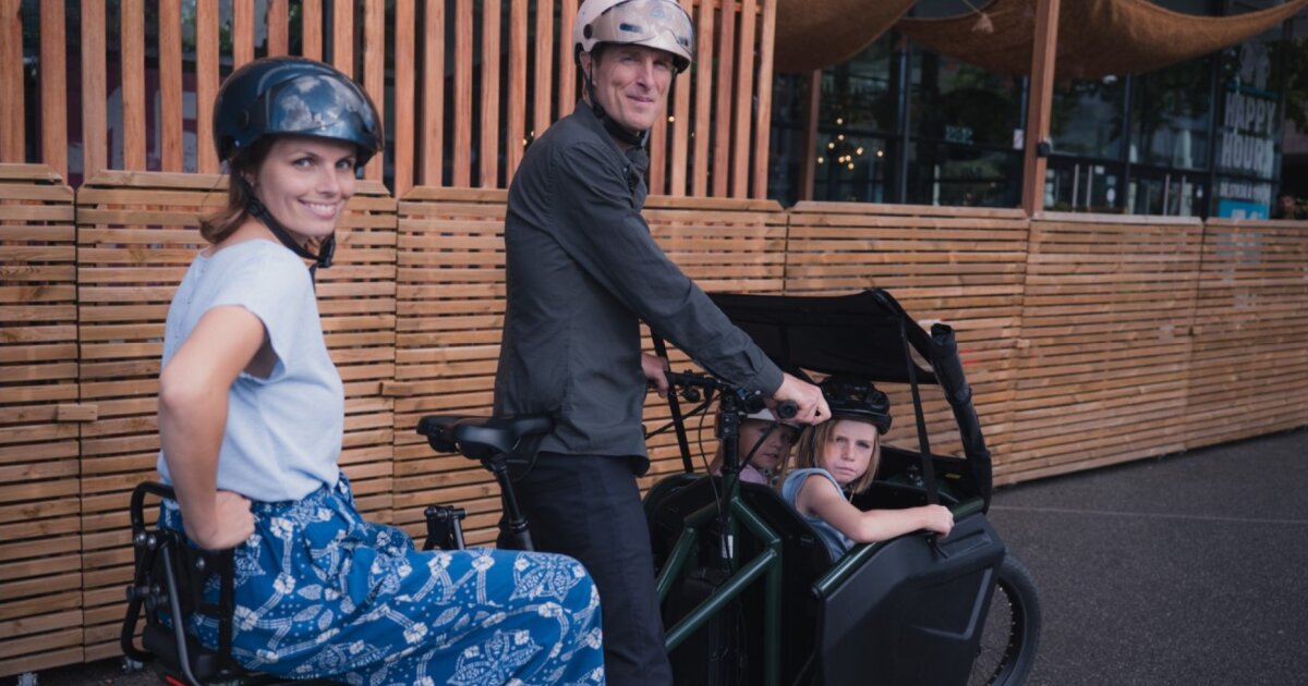 4-person Cargotail ebike carries kids up front and adults in back