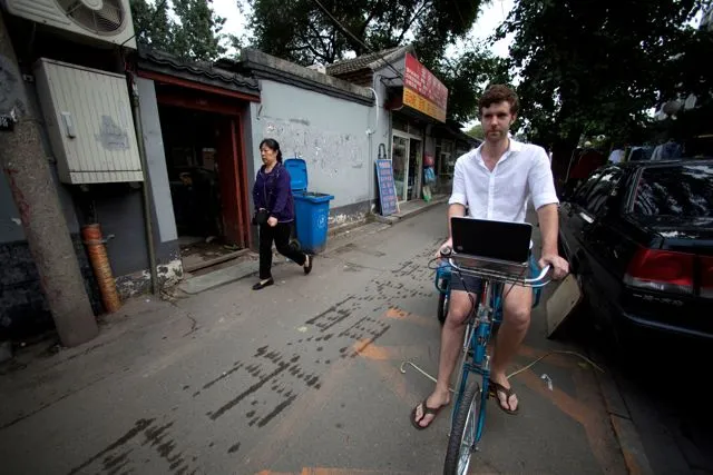 Artist Nicholas Hanna has created a cargo tricycle-based system that prints Chinese calligraphy on the road, in water