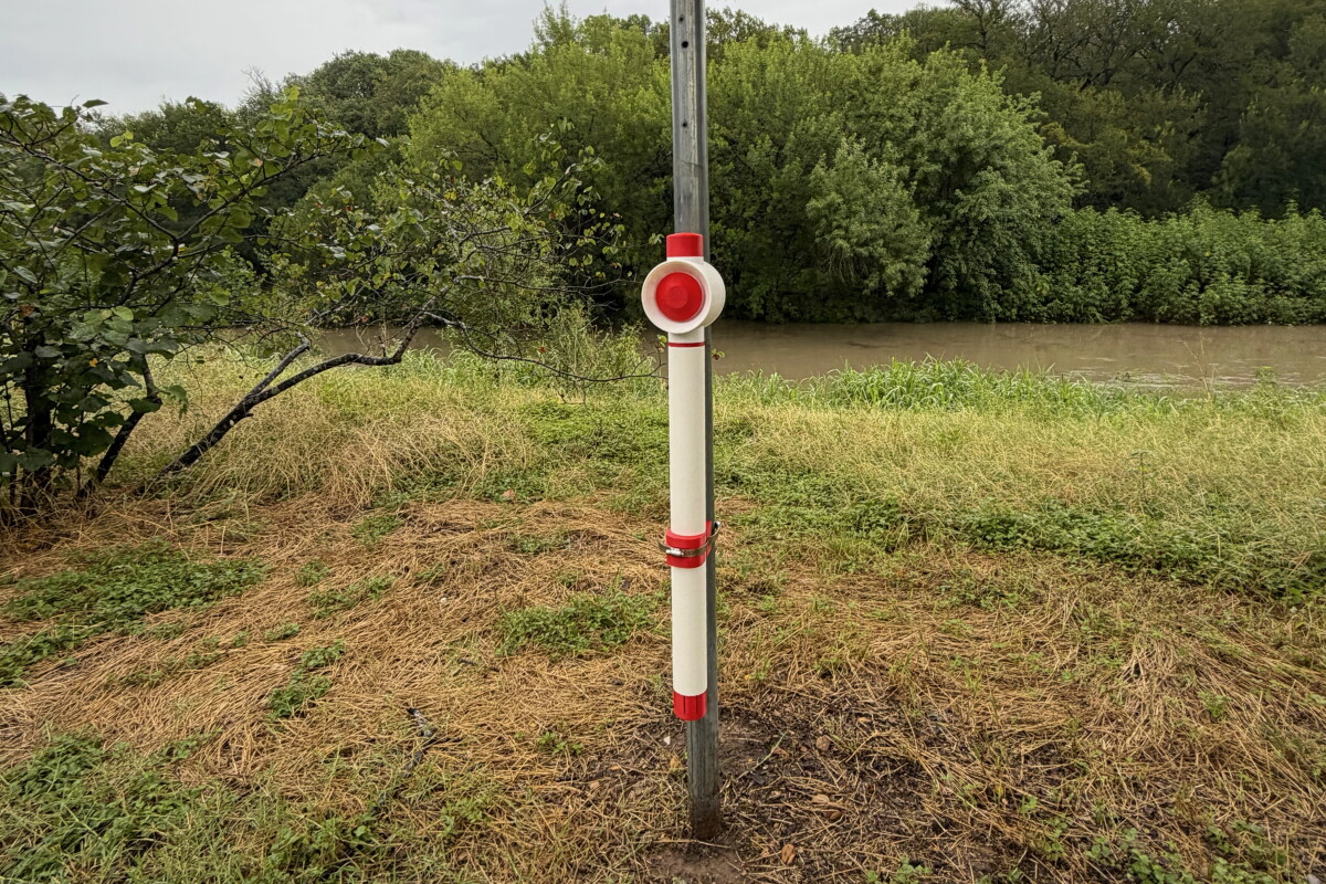 Simple outdoor flood alarm protects homes from rising waters