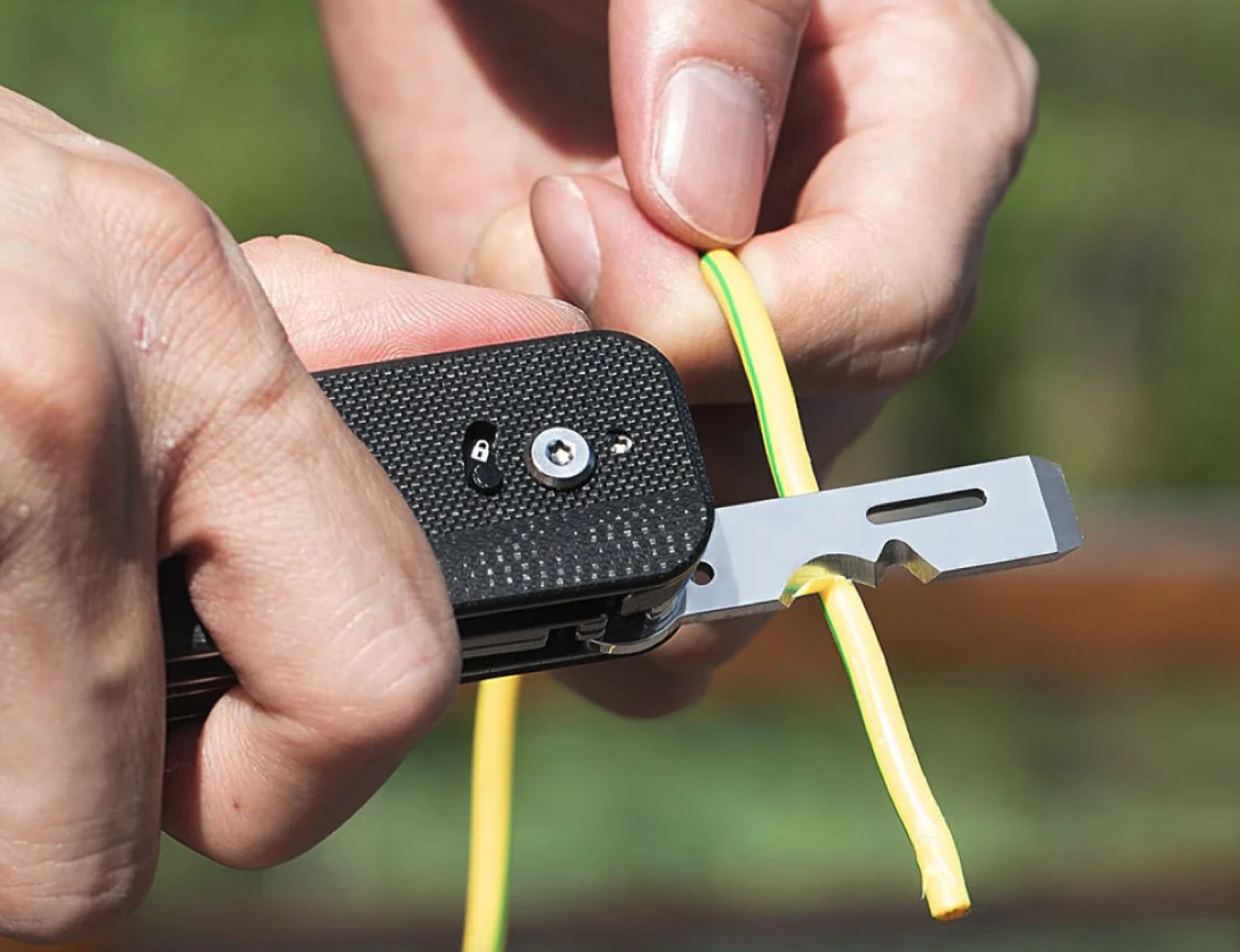 Roxon Flex Shears multitool has interchangeable blades and tools